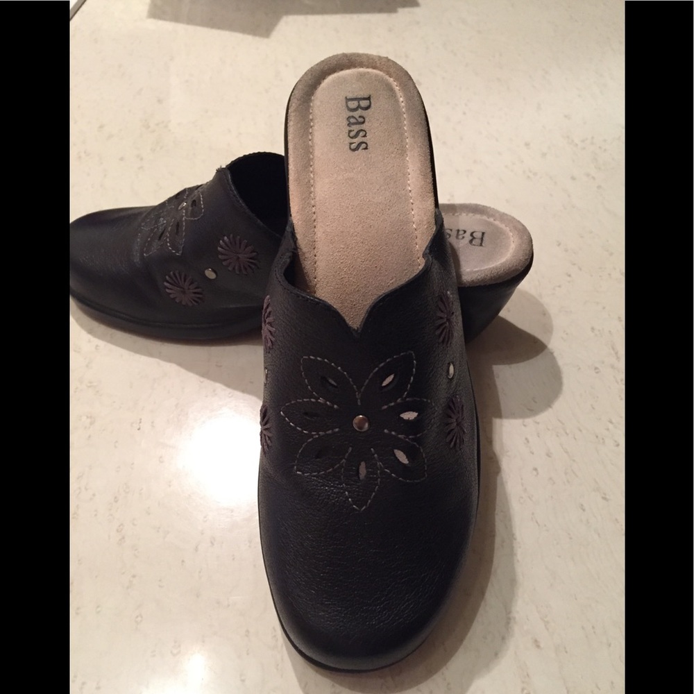 Ladies clog shoes